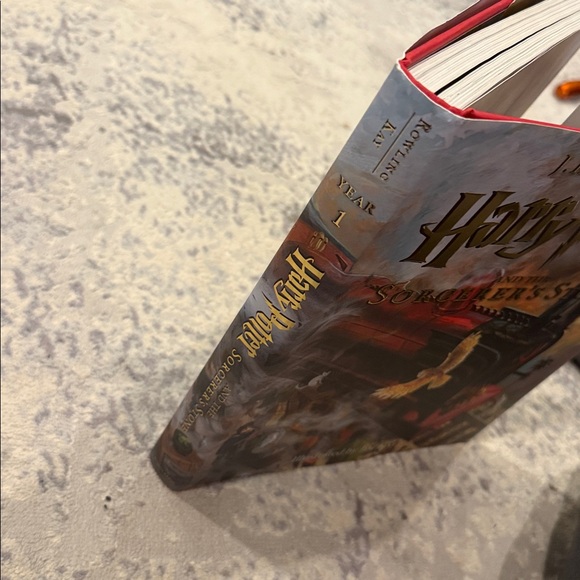 Harry Potter and the Sorcerer's Stone Illustrated First Edition - Picture 8 of 10
